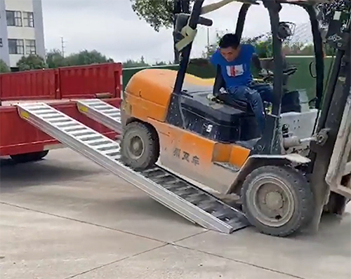 仙桃铝合金梯子的安全问题必须高度重视